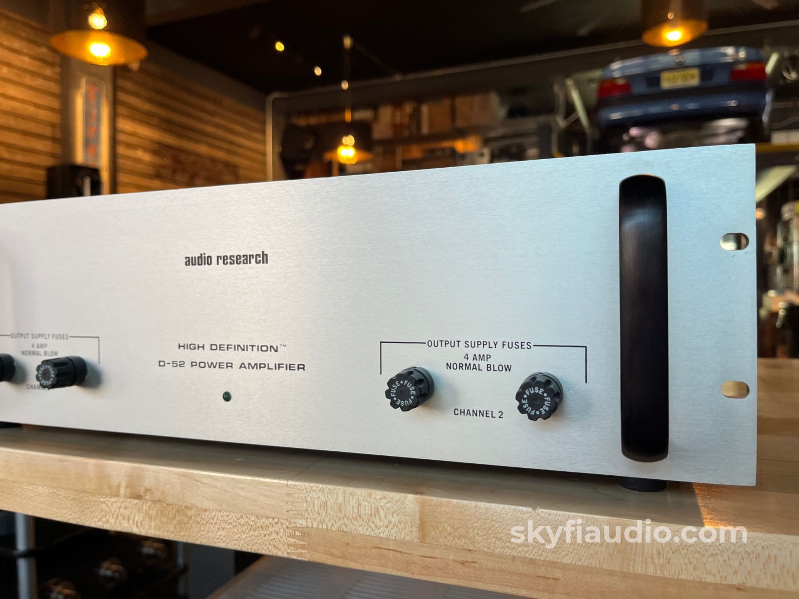 Audio Research D52 Vintage Solid State Amplifier Amplifier