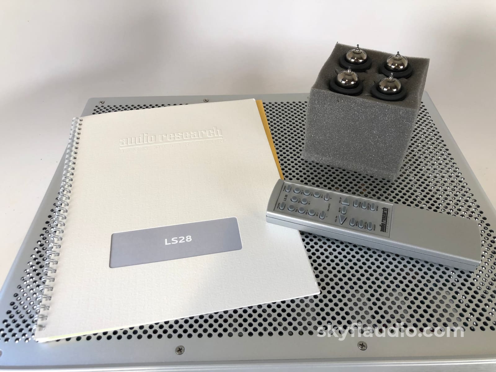 Audio Research Ls28 Tube Preamp - Like New And Still Under Warranty Preamplifier