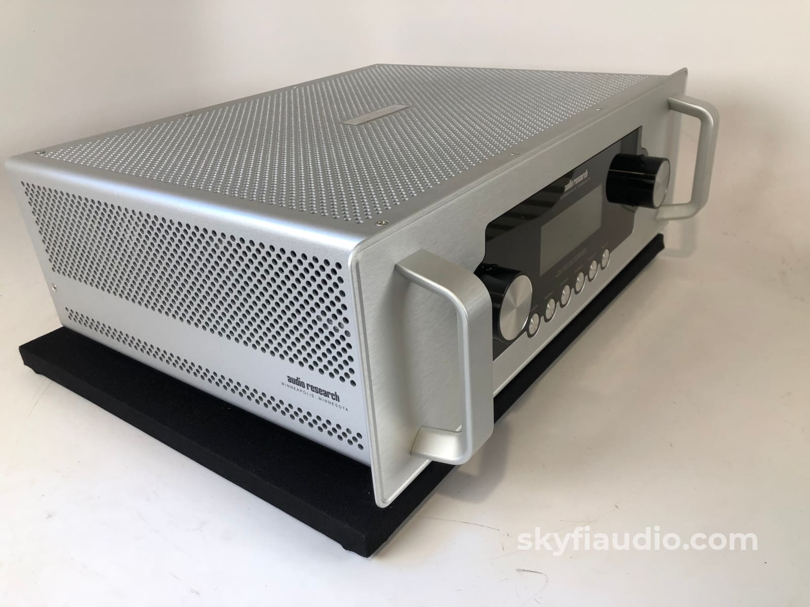 Audio Research Ls28 Tube Preamp - Like New And Still Under Warranty Preamplifier