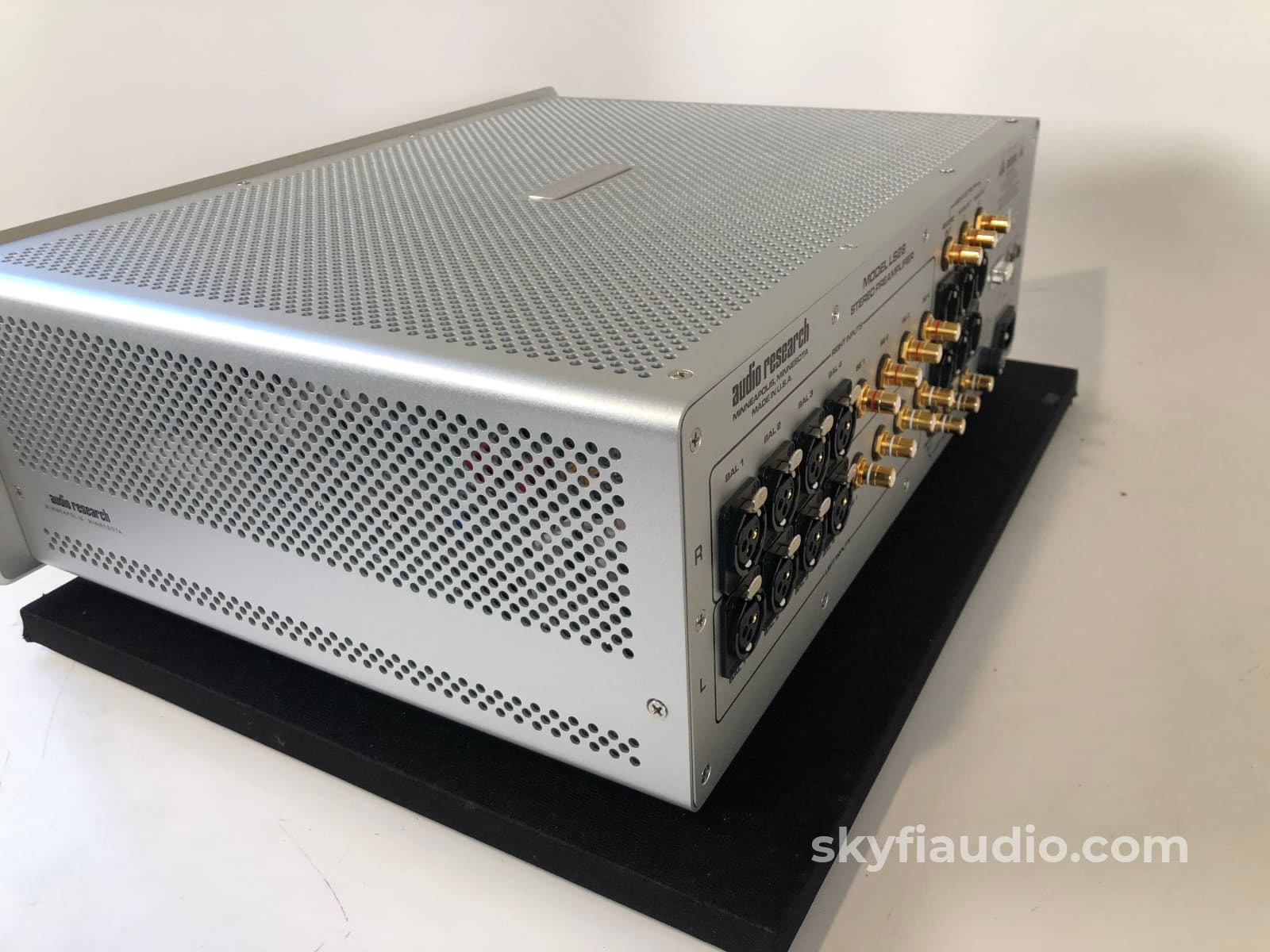 Audio Research Ls28 Tube Preamp - Like New And Still Under Warranty Preamplifier