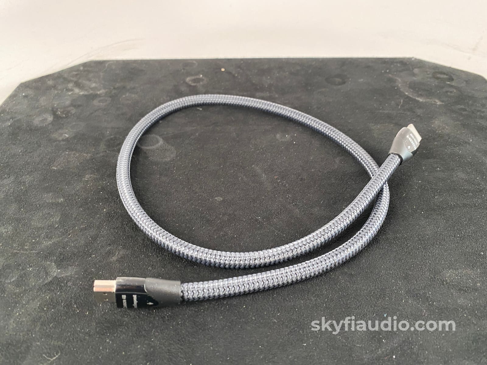 Audioquest Carbon 48 Hdmi Cable - 48Gbps Bandwidth 10K And Hi-Res Audio Capable 0.75 Meter Length
