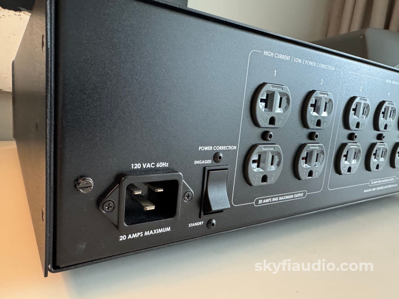 AudioQuest Niagra 5000 - 12-Outlet Power Conditioner w/Box and Manual
