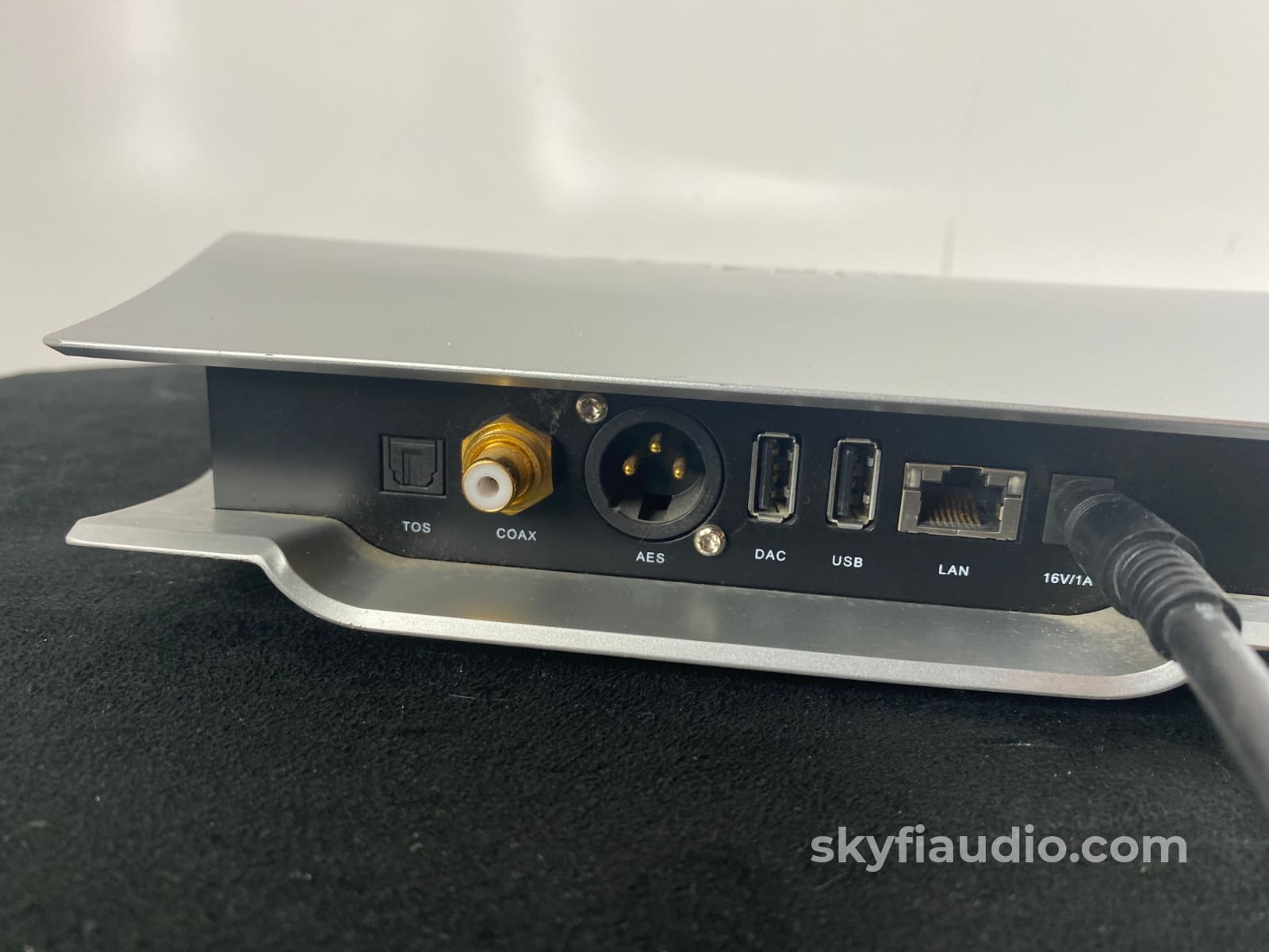 Auralic Aries Hi-Res Network Streamer And Dac Up To 32-Bit / 384 Khz Dsd256 Cd + Digital