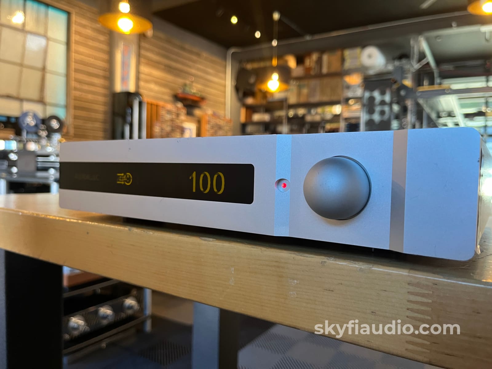 Auralic Vega Digital Preamplifier And 32-Bit 384Khz Dac (Dsd/Dxd) Cd +