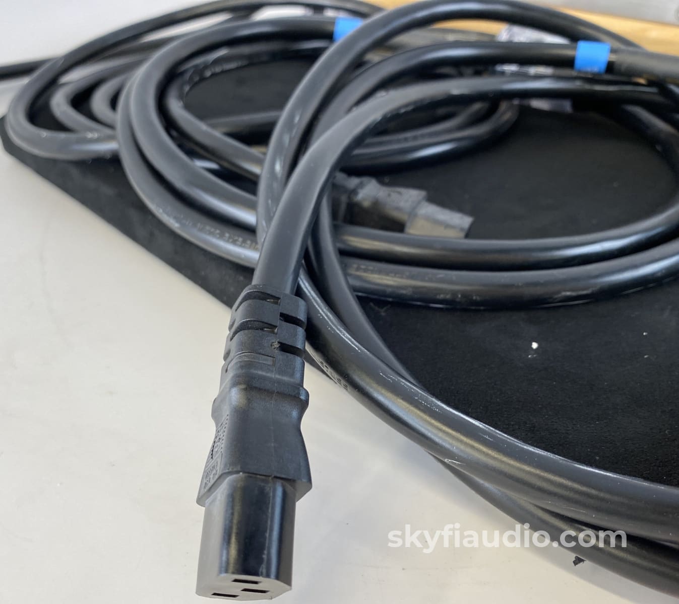 Av Options Ultra-Hbl - Plus 3 Xtibia Deep-Cryo Power Cords Conditioner