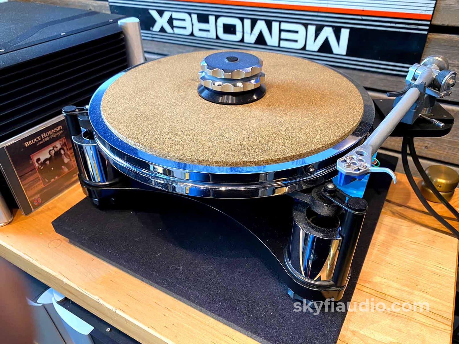 Avid Hifi Volvere Turntable With Rega Tonearm And Cartridge