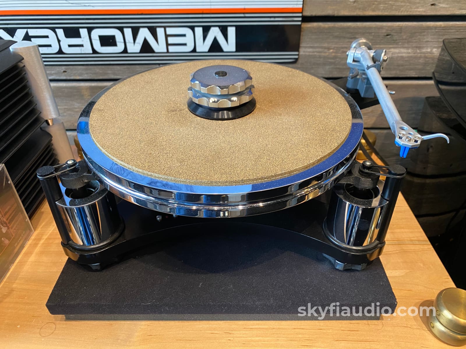 Avid Hifi Volvere Turntable With Rega Tonearm And Cartridge