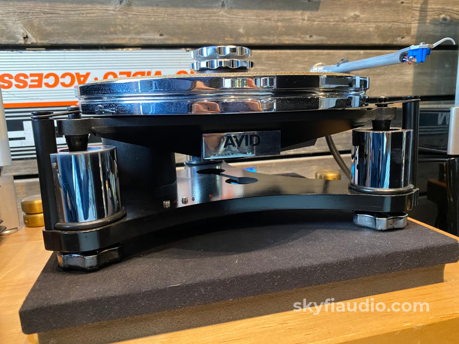 Avid Hifi Volvere Turntable With Rega Tonearm And Cartridge
