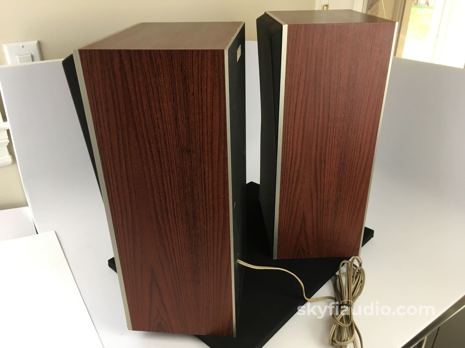B&O (Bang & Olufsen) Beovox S45-2 Speakers