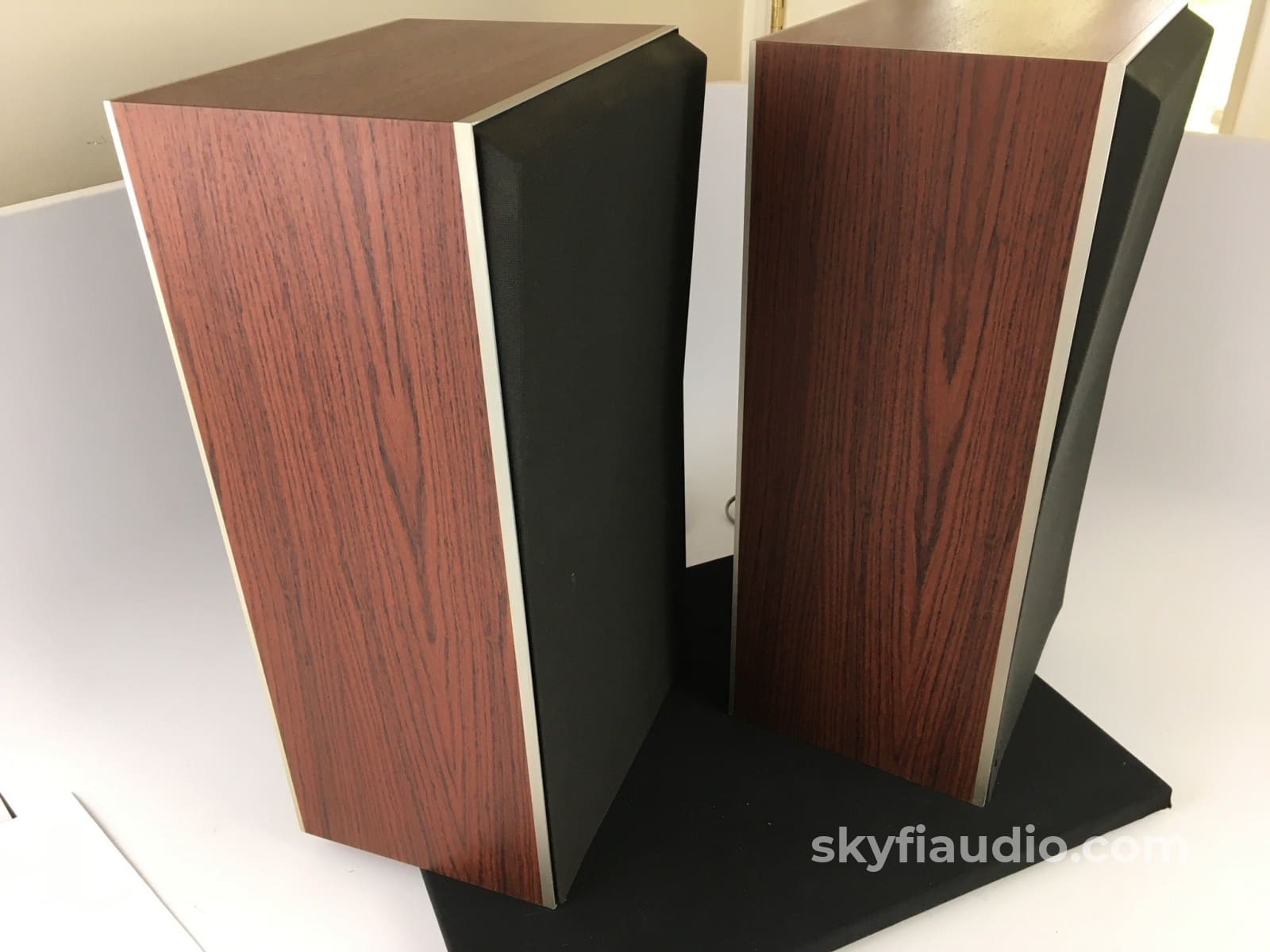 B&O (Bang & Olufsen) Beovox S45-2 Speakers
