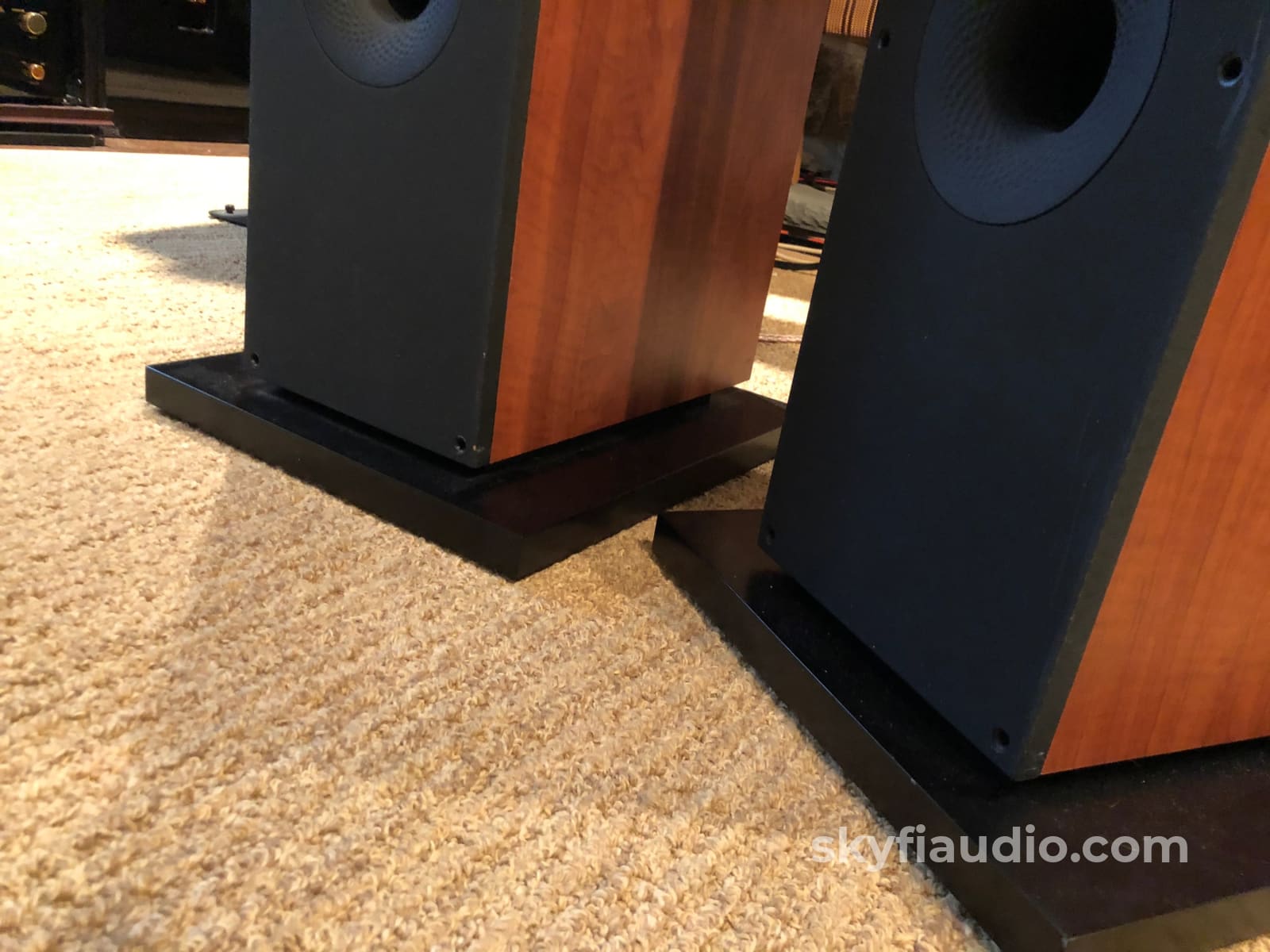 B&W (Bowers And Wilkins) 600 Series - 683 Floorstanding Three-Way Speakers