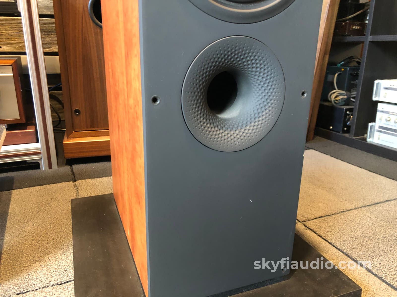 B&W (Bowers And Wilkins) 600 Series - 683 Floorstanding Three-Way Speakers