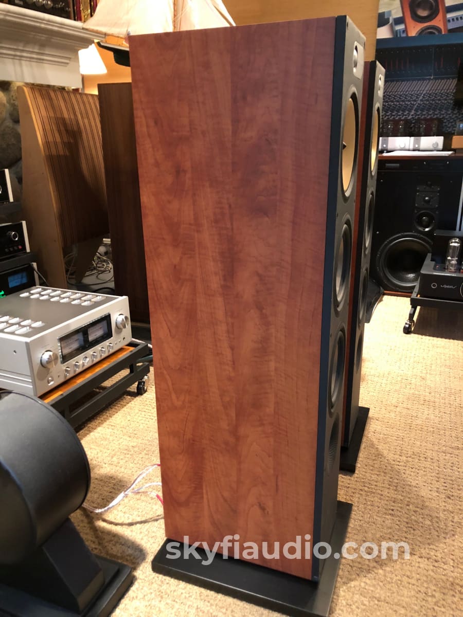 B&W (Bowers And Wilkins) 600 Series - 683 Floorstanding Three-Way Speakers
