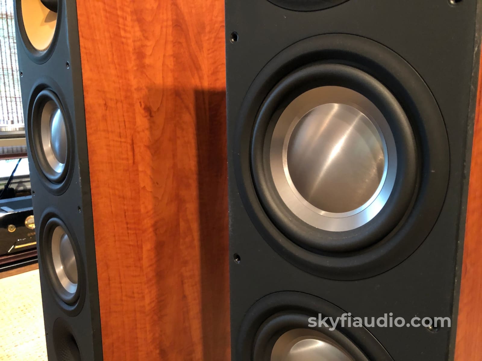 B&W (Bowers And Wilkins) 600 Series - 683 Floorstanding Three-Way Speakers