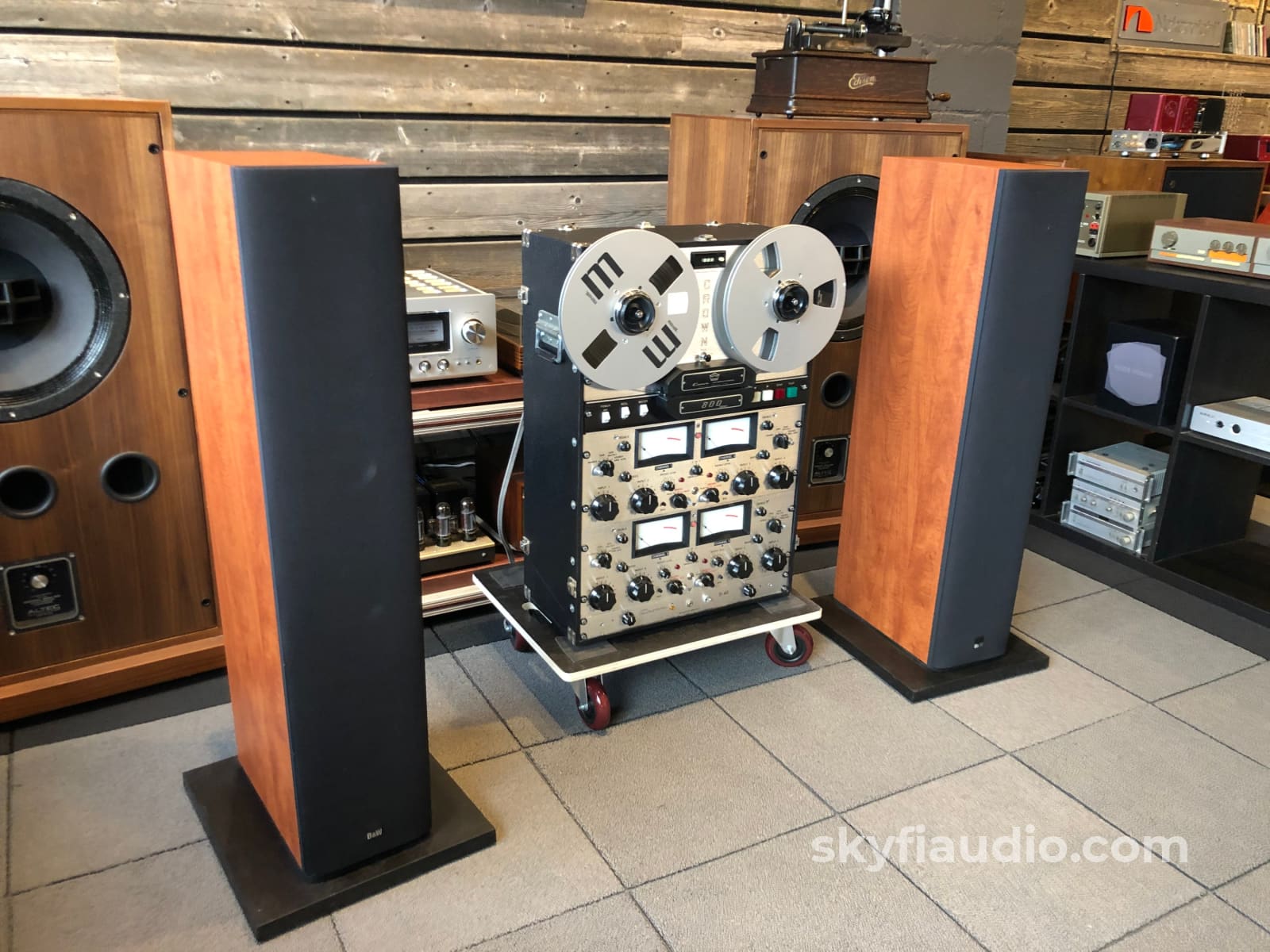 B&W (Bowers And Wilkins) 600 Series - 683 Floorstanding Three-Way Speakers