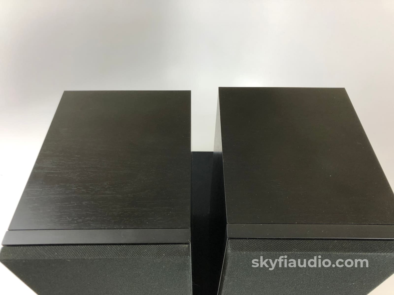 B&W (Bowers & Wilkins) 686 S2 Bookshelf Speakers