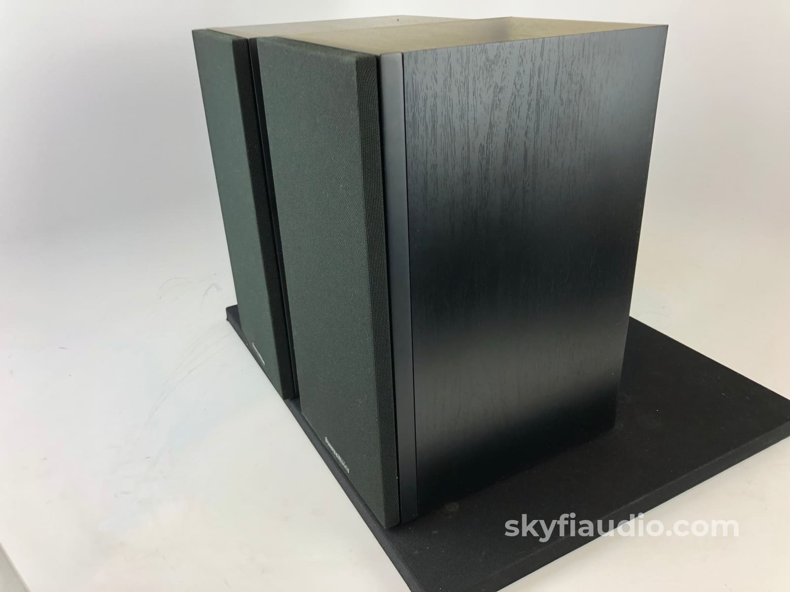 B&W (Bowers & Wilkins) 686 S2 Bookshelf Speakers