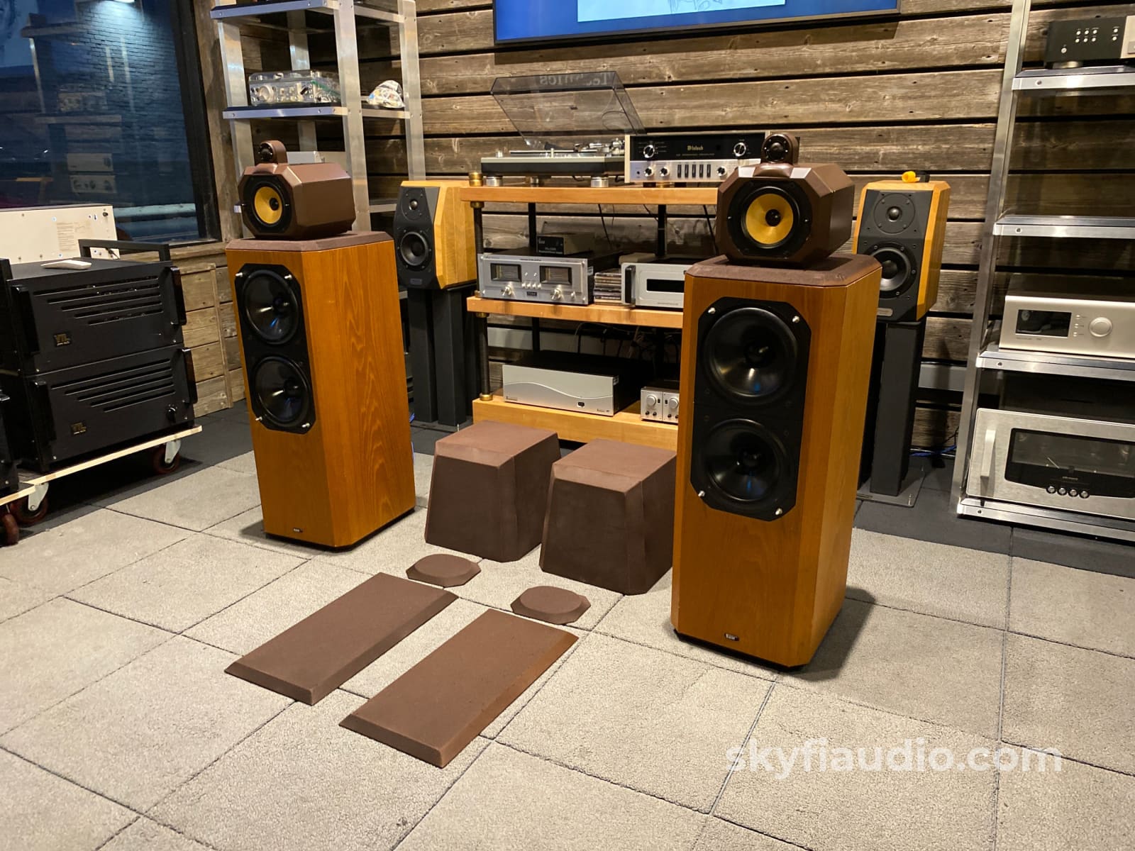 B&W (Bowers & Wilkins) 802 Series 80 Vintage Speakers - Working Perfectly