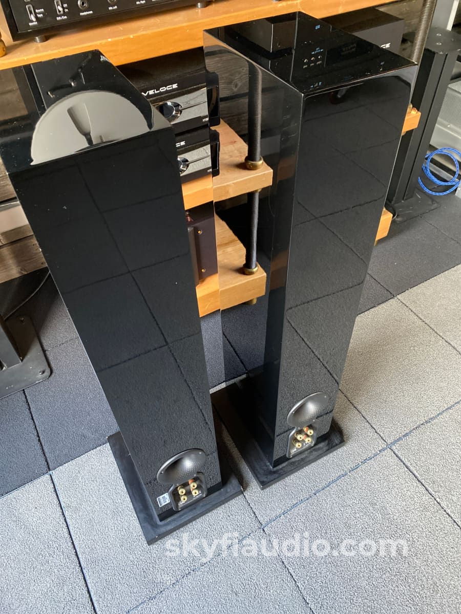 B&W (Bowers & Wilkins) Cm8 Floorstanding Speakers