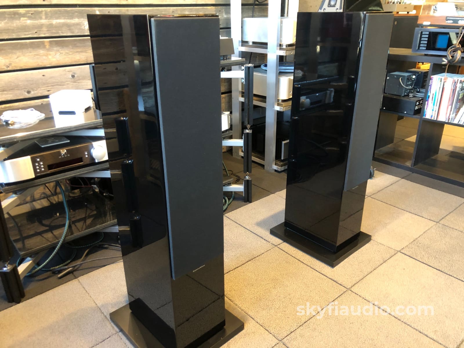 B&W (Bowers & Wilkins) Cm9 Floorstanding Speakers In Gloss Black