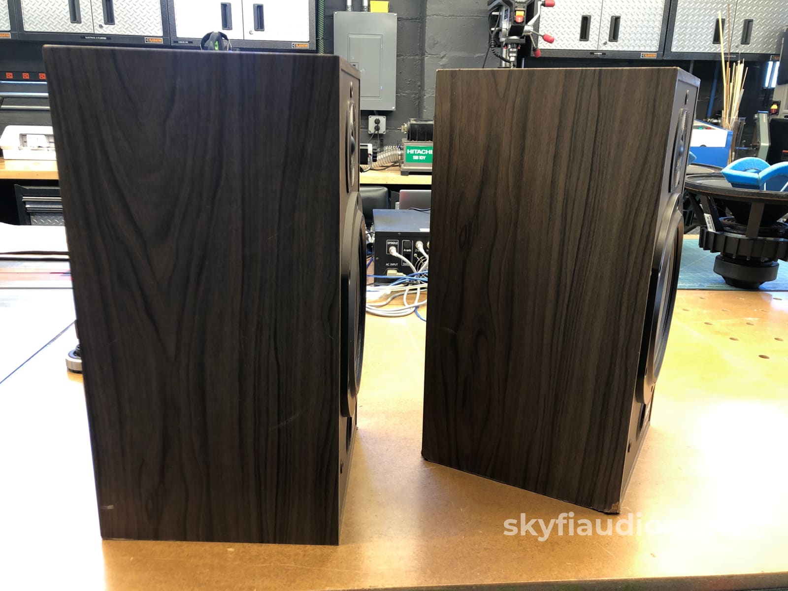 B&W (Bowers & Wilkins) Dm110 Vintage 2-Way Speakers