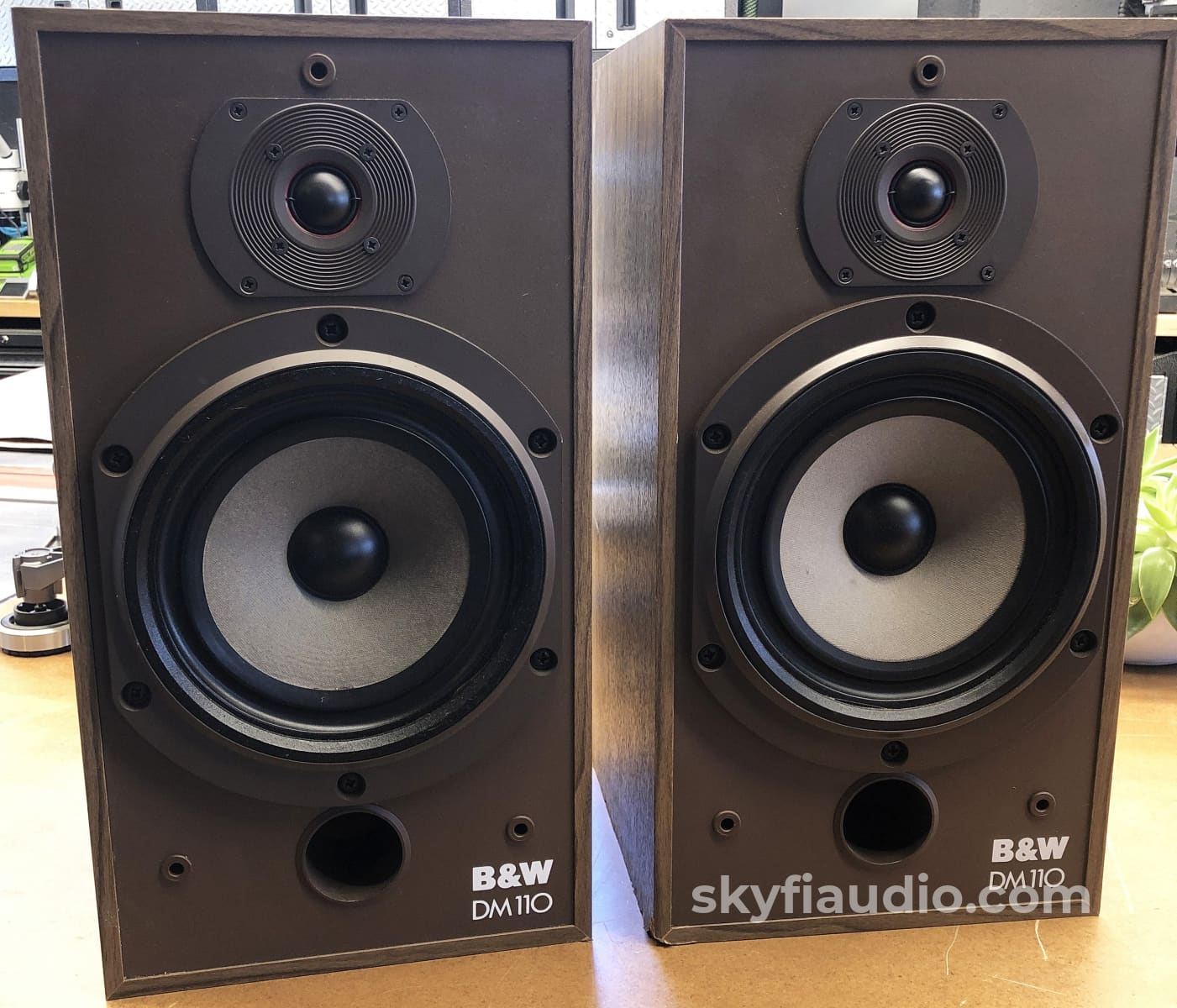 B&W (Bowers & Wilkins) Dm110 Vintage 2-Way Speakers