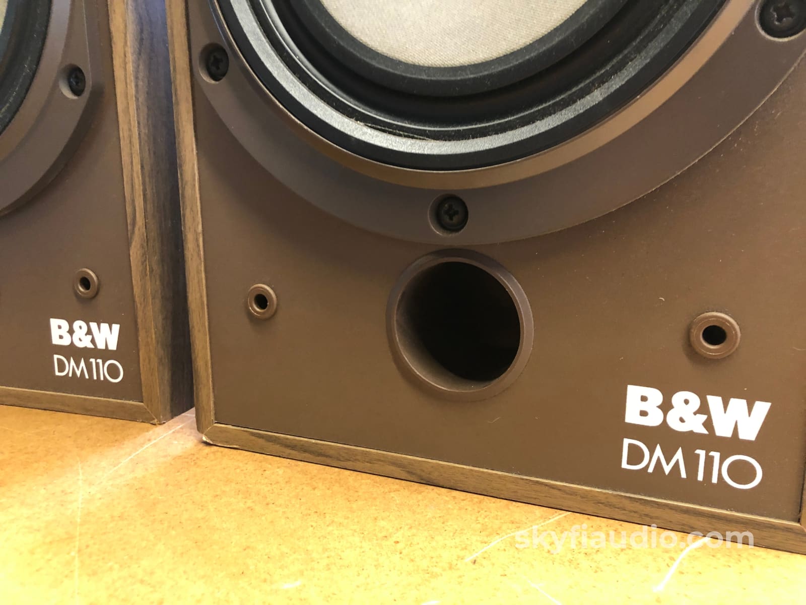 B&W (Bowers & Wilkins) Dm110 Vintage 2-Way Speakers
