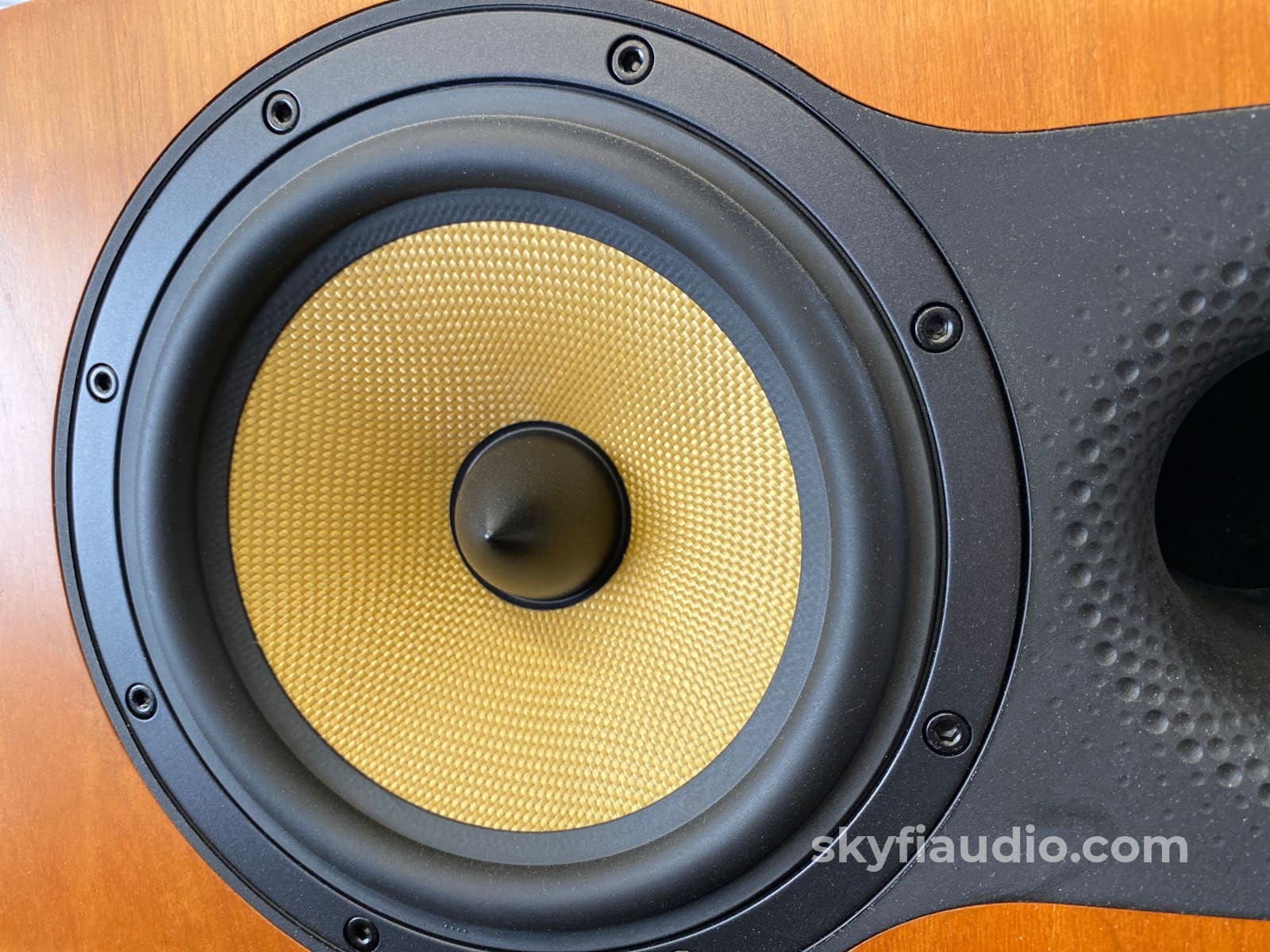 B&W (Bowers & Wilkins) Htm4S Center Channel Speaker In Cherry Speakers