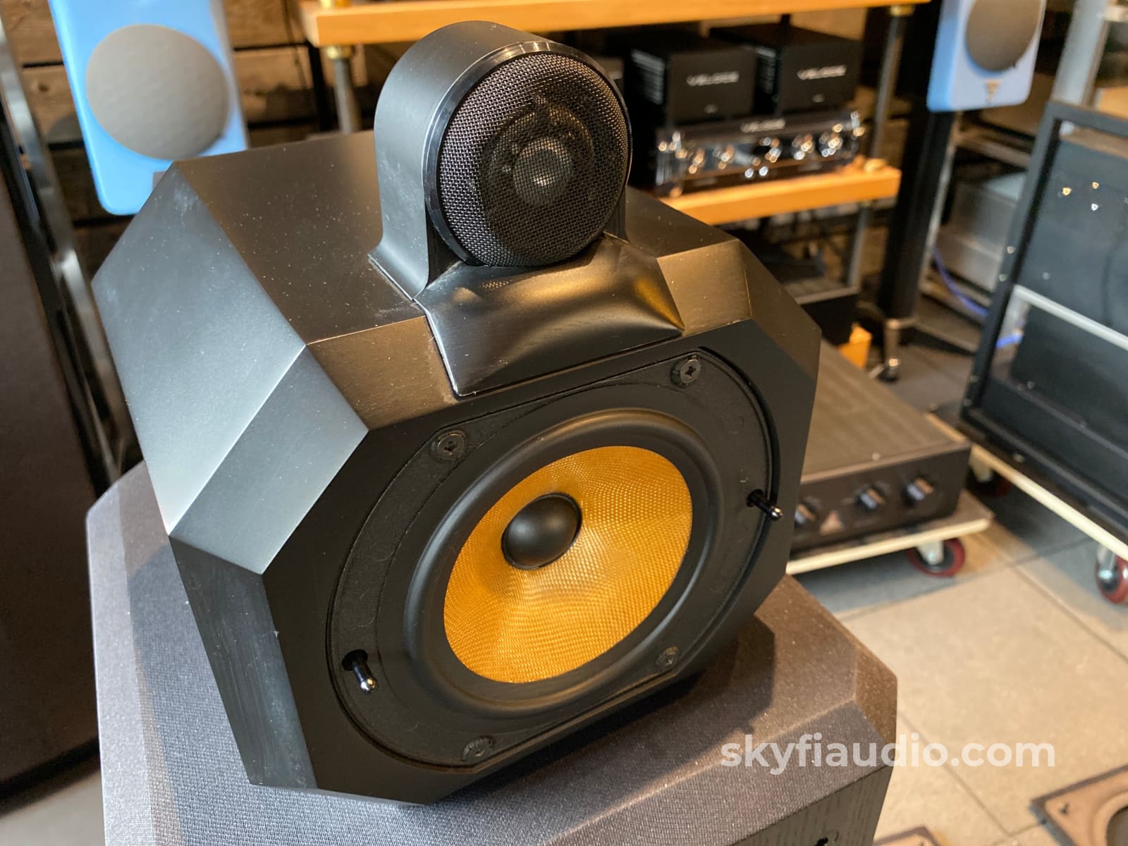 B&W (Bowers & Wilkins) Matrix 802 Series 3 Speakers - Survivor Pair!