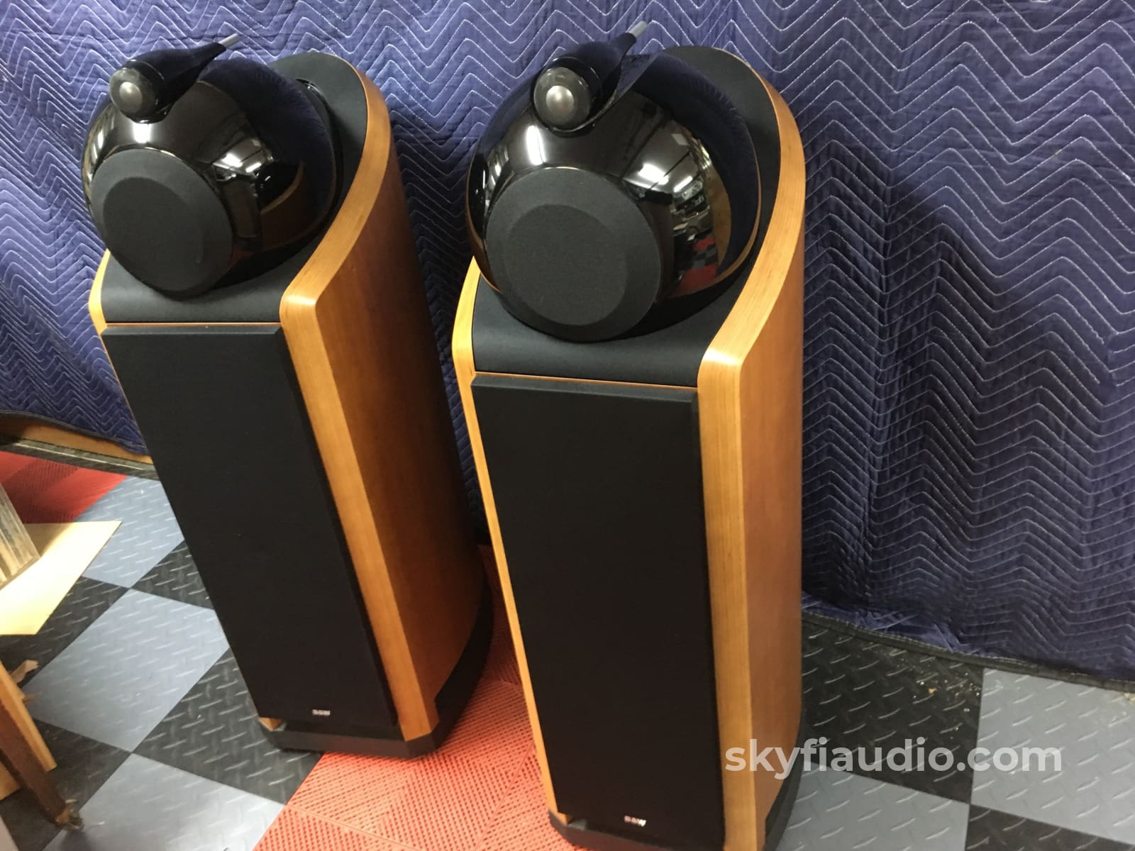 B&W (Bowers & Wilkins) Nautilus 802 Full Range Speakers Near Mint