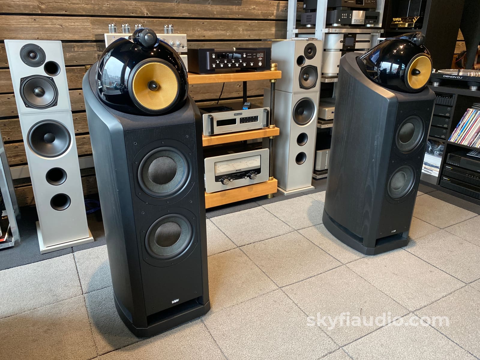 B&W (Bowers & Wilkins) Nautilus 802 Speakers In Black - Minty