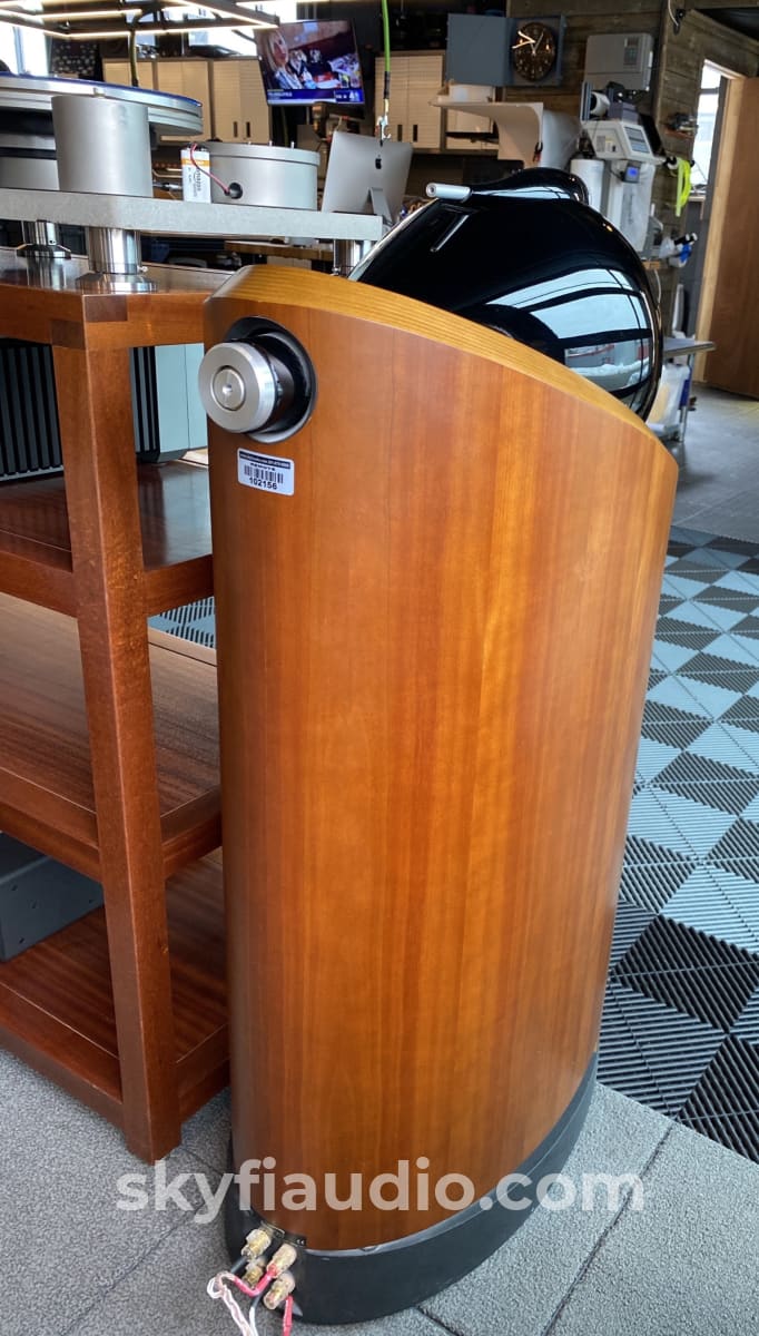 B&W (Bowers & Wilkins) Nautilus 802 Speakers In Cherry