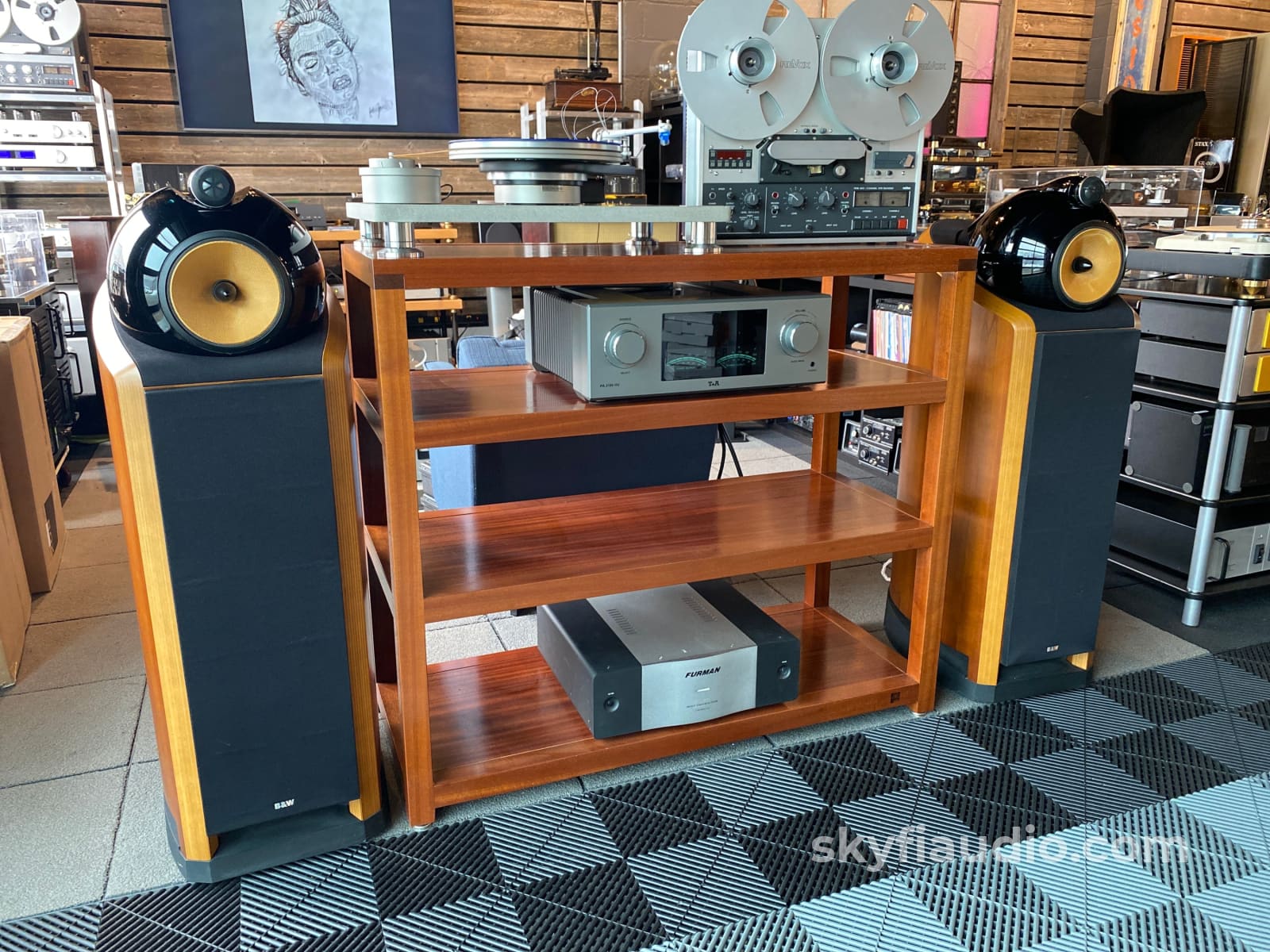B&W (Bowers & Wilkins) Nautilus 802 Speakers In Cherry