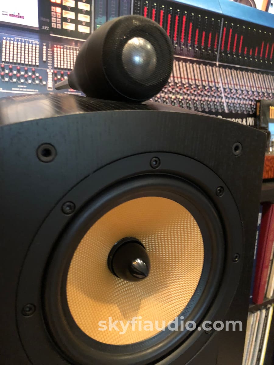 B&W (Bowers & Wilkins) Nautilus 805 With Matching Stands Speakers