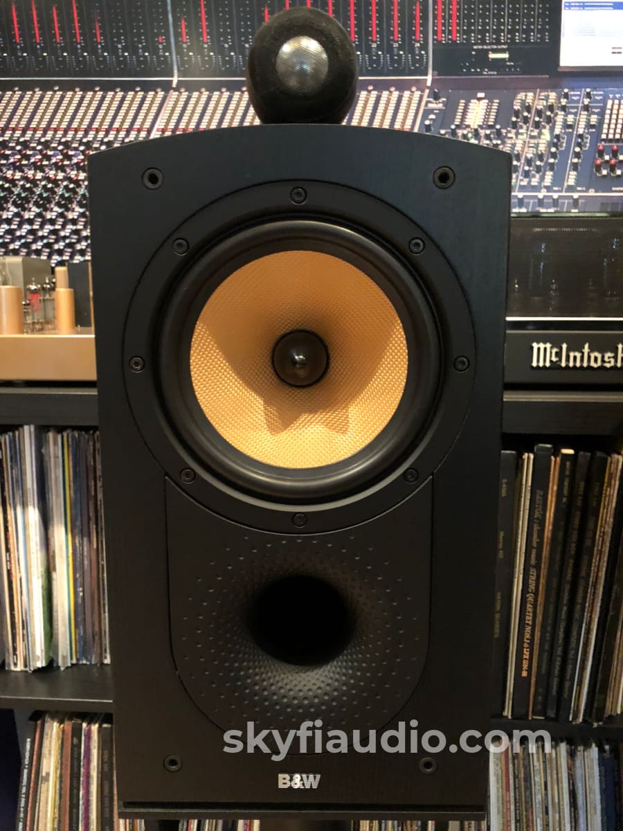 B&W (Bowers & Wilkins) Nautilus 805 With Matching Stands Speakers