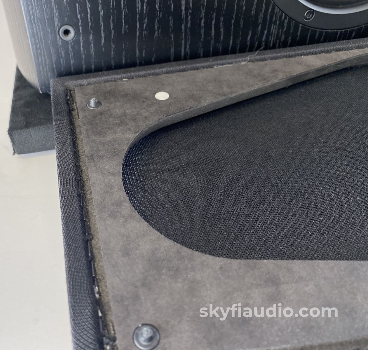 B&W (Bowers & Wilkins) Nautilus Htm2 Center Channel Home Theater Speaker Speakers