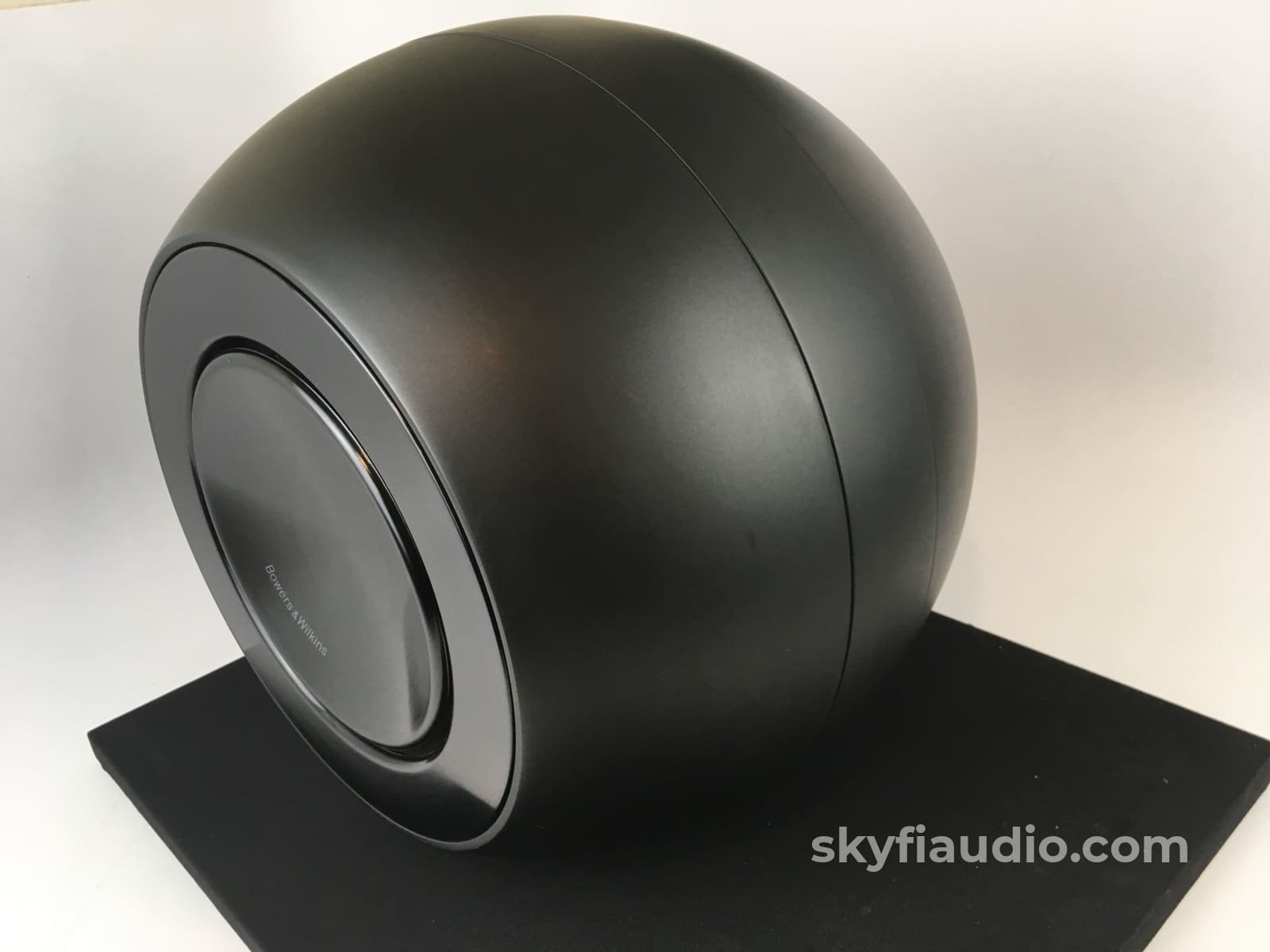 【希少美品】Bowers & Wilkins (B&W) PV1Dサブウーファー B&W (Bowers & Wilkins) PV1-D Subwoofer - 400W Compact Kevlar Sub