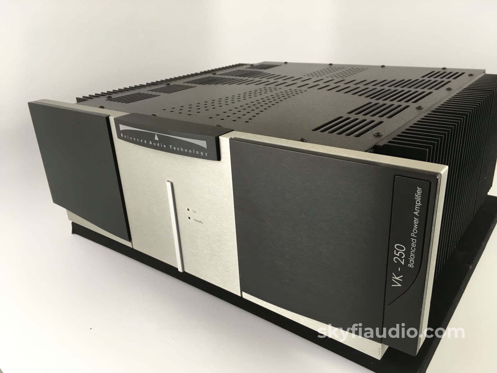 Balanced Audio Technology Vk-250 Solid State Amplifier 250W