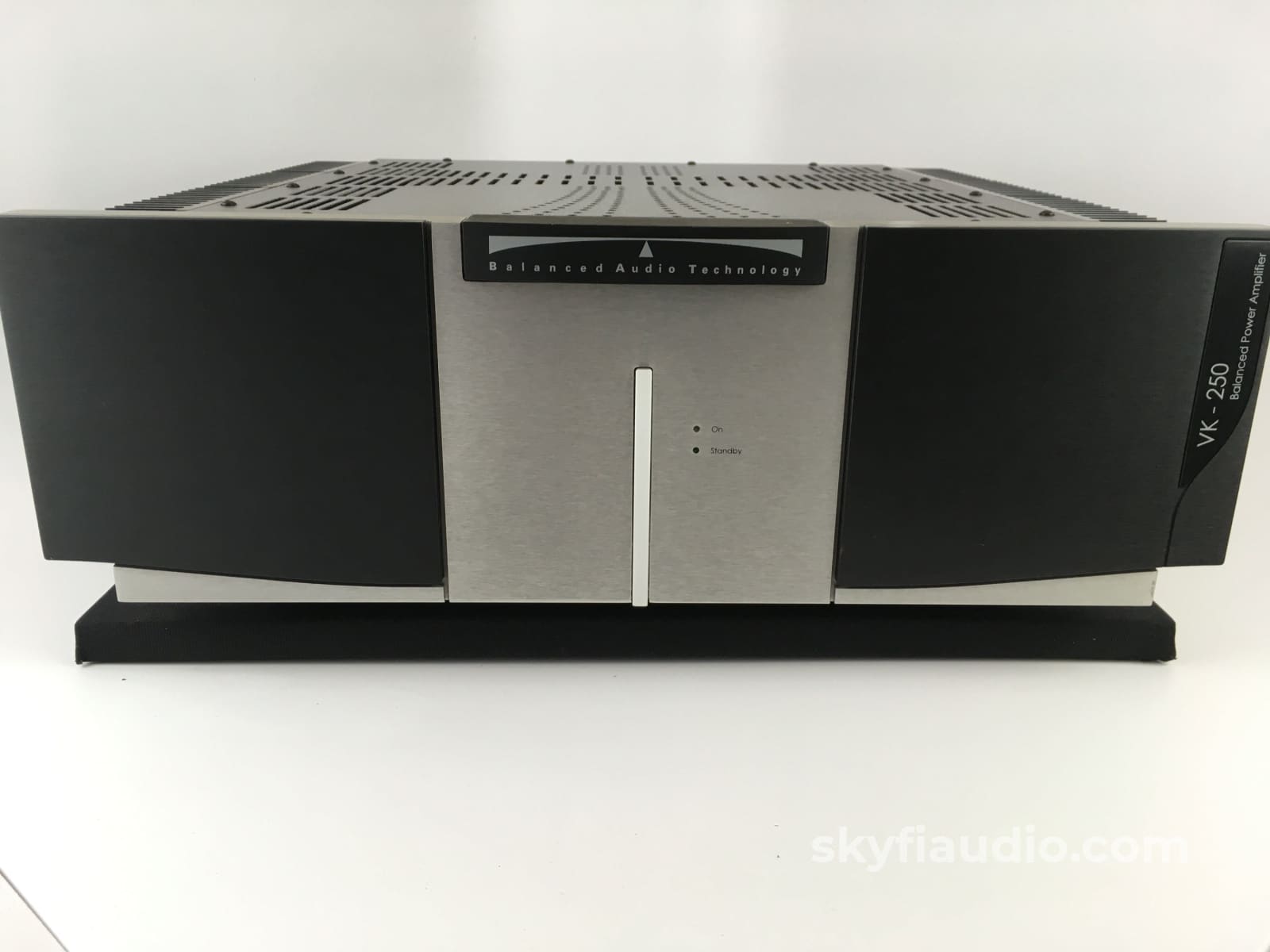 Balanced Audio Technology Vk-250 Solid State Amplifier 250W