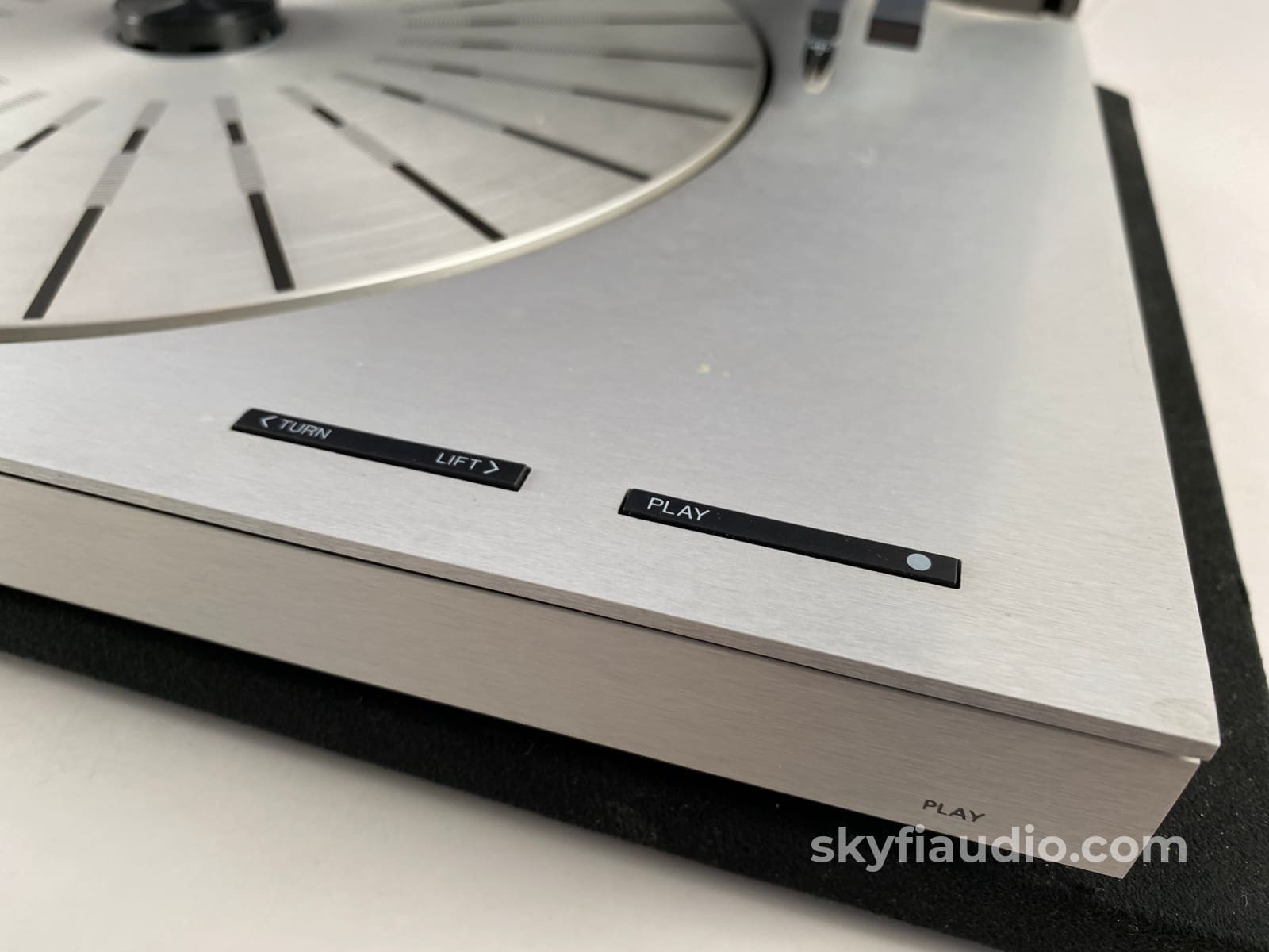 Bang & Olufsen (B&O) Beogram 5500 - Linear Tracking Automatic Turntable