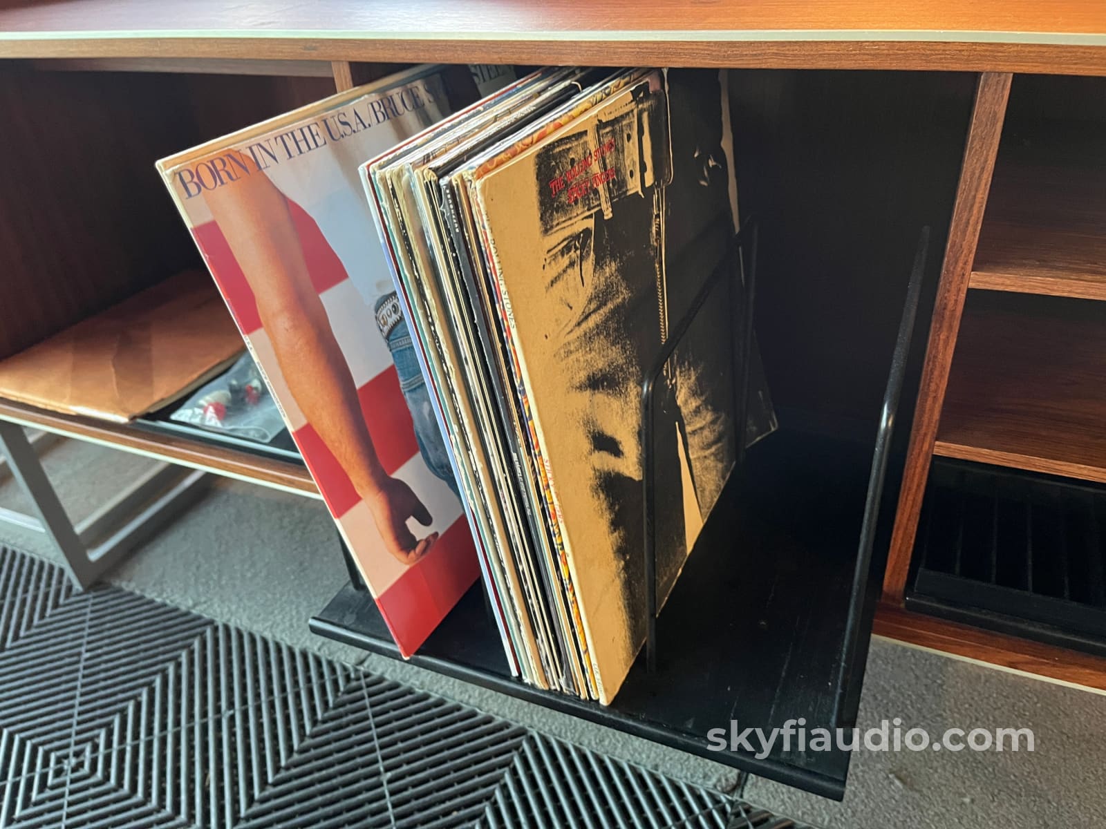 Bang & Olufsen B&O Beomaster 1900 Receiver Beogram 8000 Turntable and Beovox S80.2 speakers W/ Original Cabinet - Rare