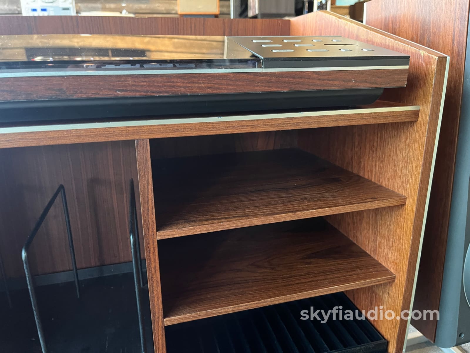 Bang & Olufsen B&O Beomaster 1900 Receiver Beogram 8000 Turntable and Beovox S80.2 speakers W/ Original Cabinet - Rare