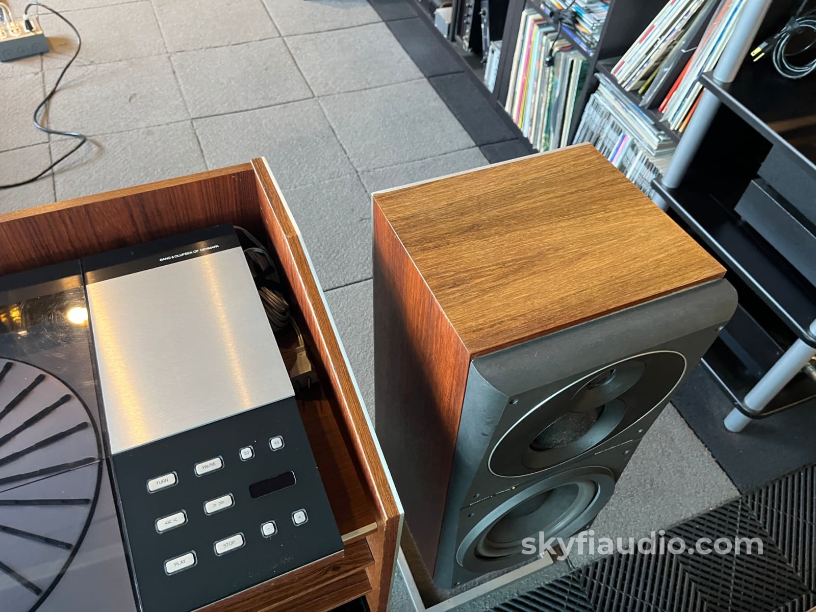 Bang & Olufsen B&O Beomaster 1900 Receiver Beogram 8000 Turntable and Beovox S80.2 speakers W/ Original Cabinet - Rare
