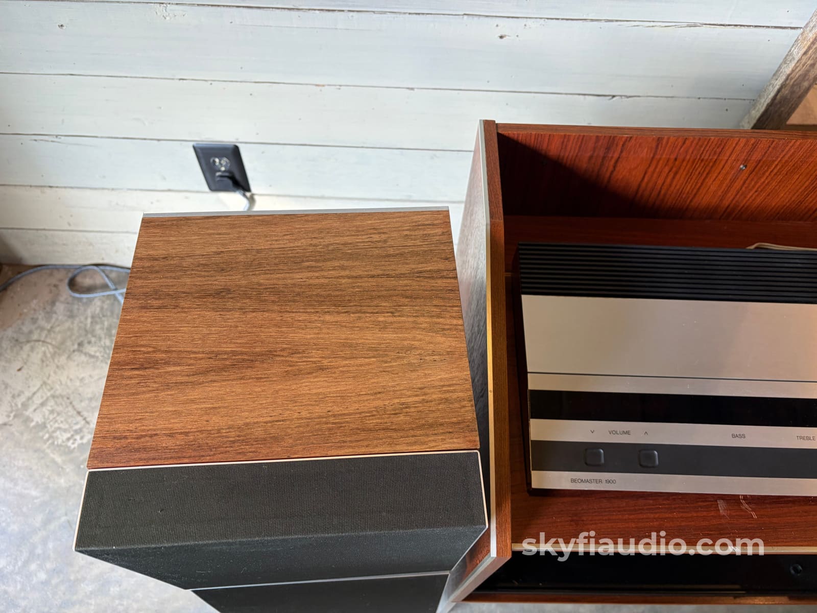 Bang & Olufsen B&O Complete System - Including Receiver Turntable Speakers and Original Rare Cabinet - System