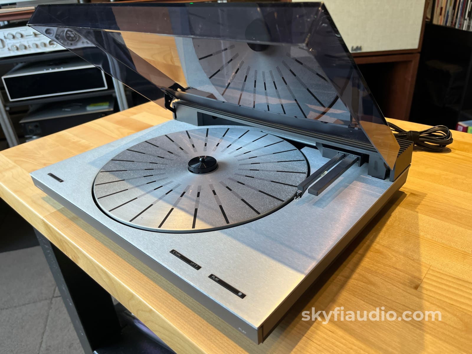 Bang & Olufsen Beogram TX2 Automatic Linear Tracking Turntable Turntable