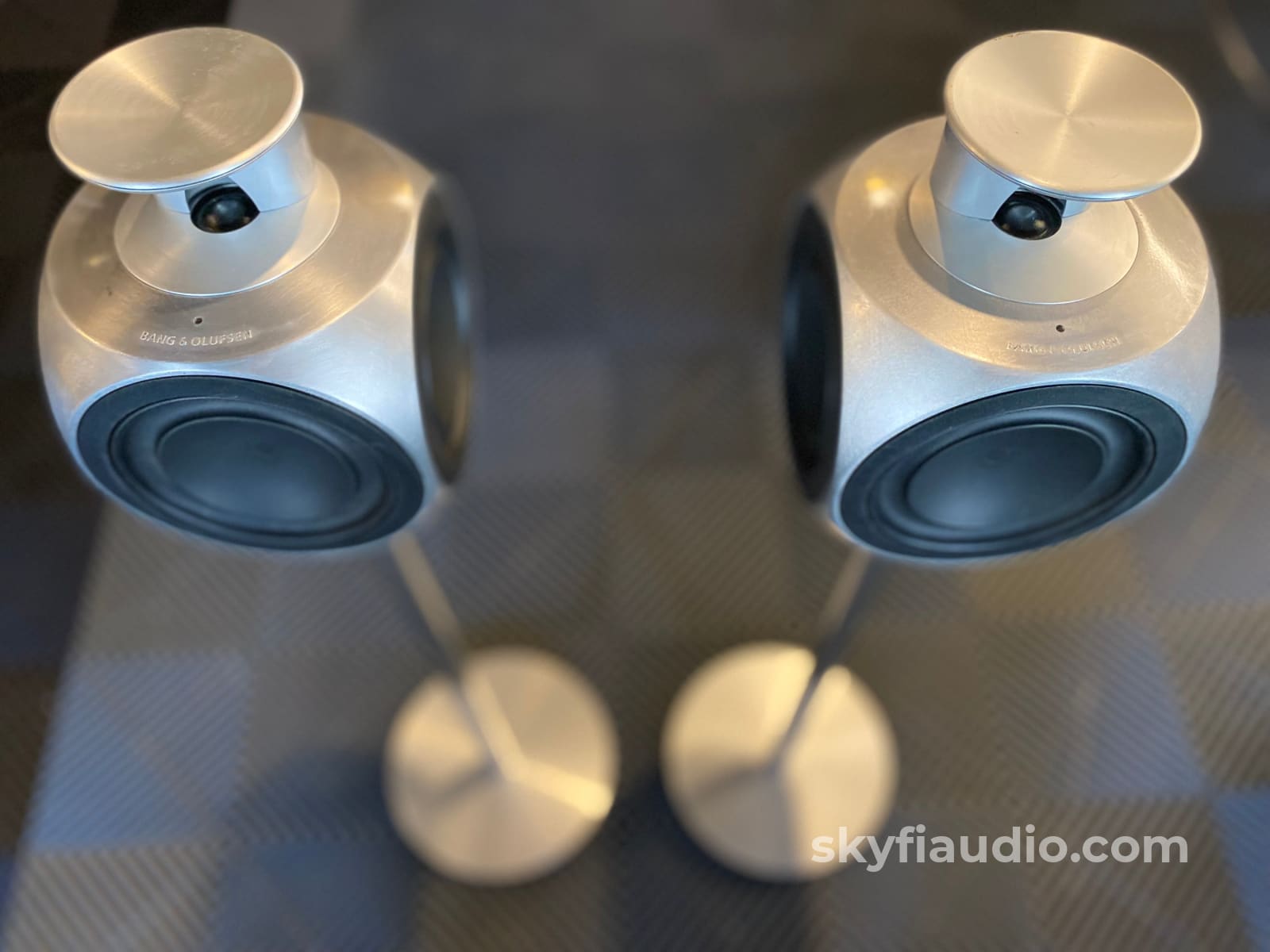 Bang & Olufsen Beolab 3 Active Speakers - With Stands Refurbished