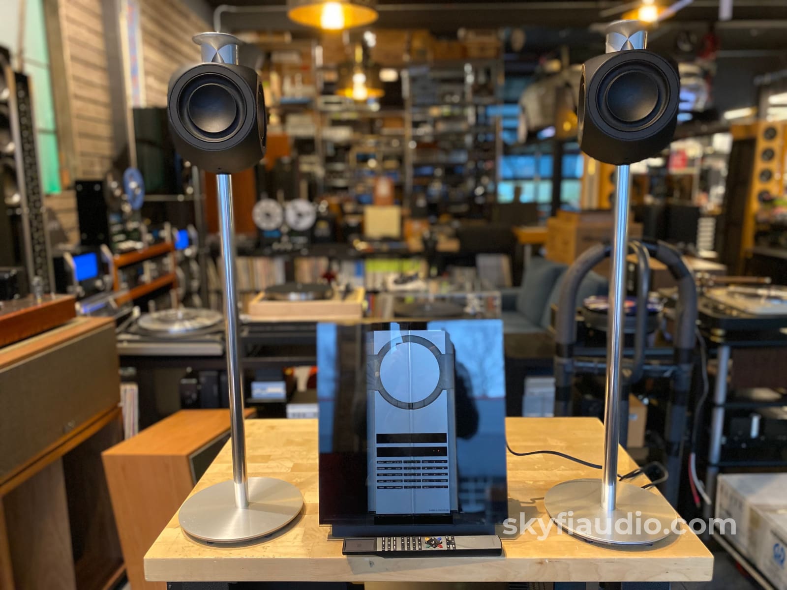 スピーカー・ウーファー Bang & Olufsen BeoSound 3000 Bang & Olufsen Beosound 3000 and Beolab 3 Speakers (Complete System)