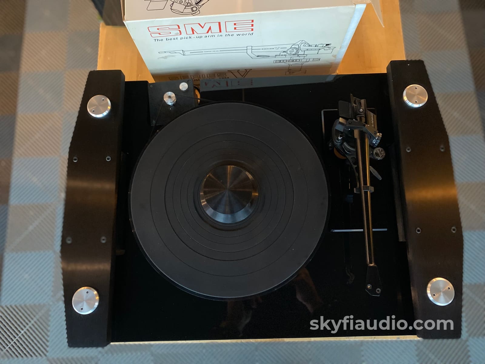 Basis Ovation Turntable With Sme V Magnesium Tonearm