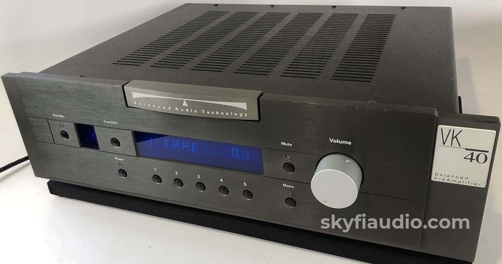 Bat (Balanced Audio Technology) Vk-40 Solid State Preamp With Optional Phono Card And Remote