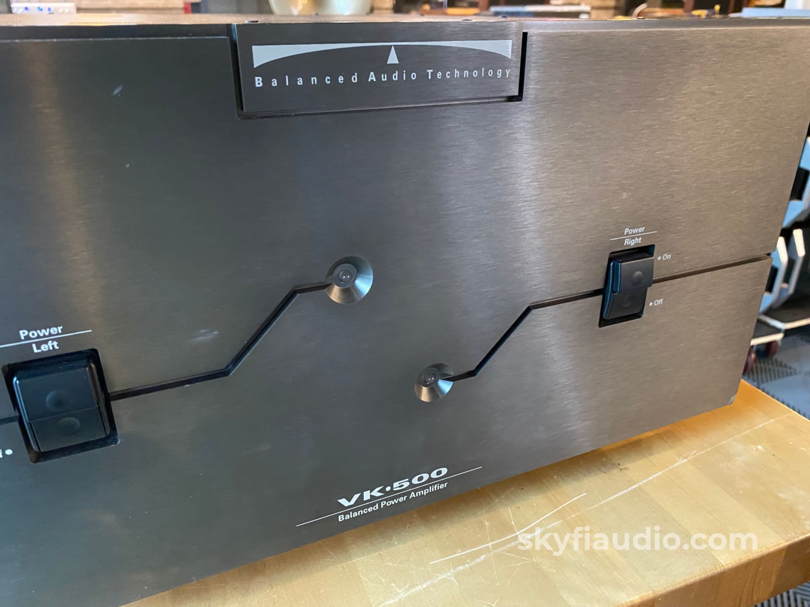 Bat (Balanced Audio Technology) Vk-500 Fully Balanced Amplifier - 250W / 450W